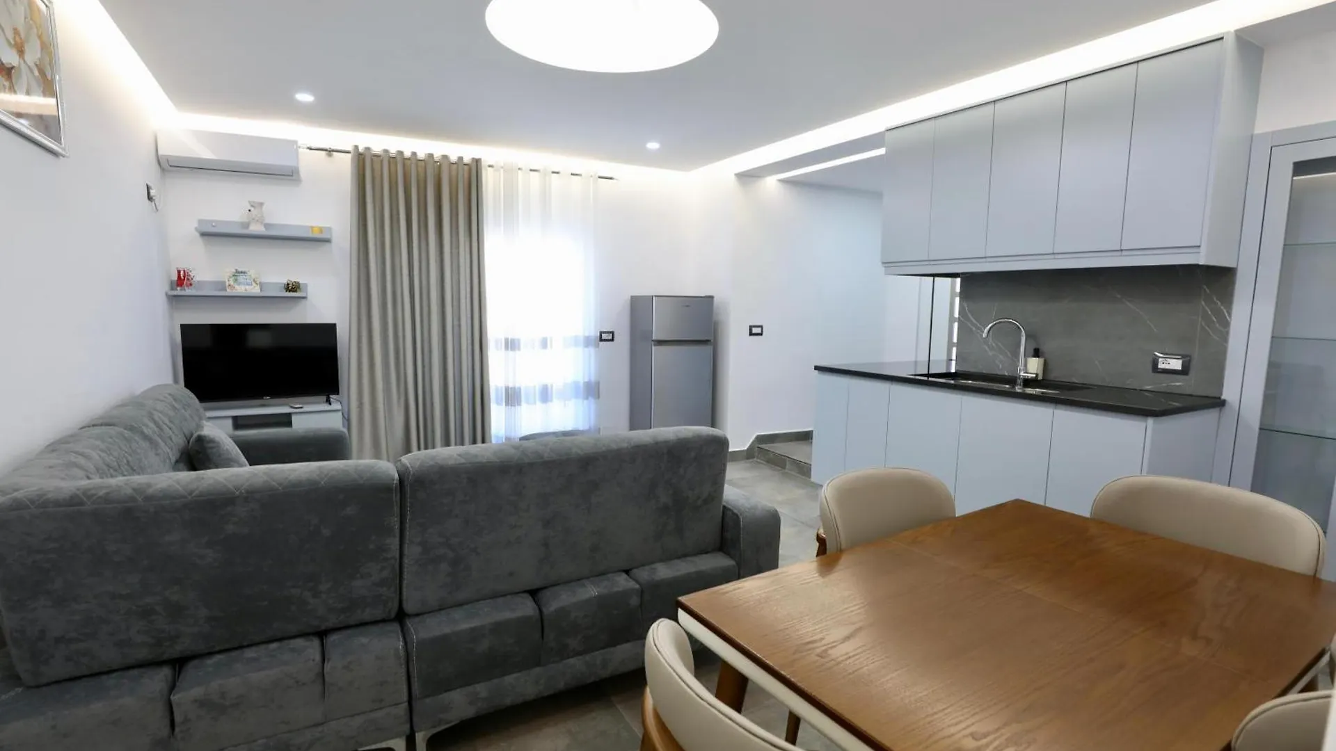 Wave House Sarande Apartment 0*,  Albania